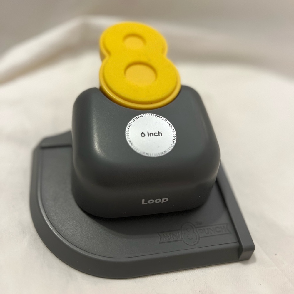 We R Memory Keepers-Mini 8 Loop Punch